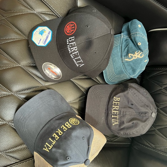 Black and Gold Hat Elegant Accessory - Picture 1 of 3